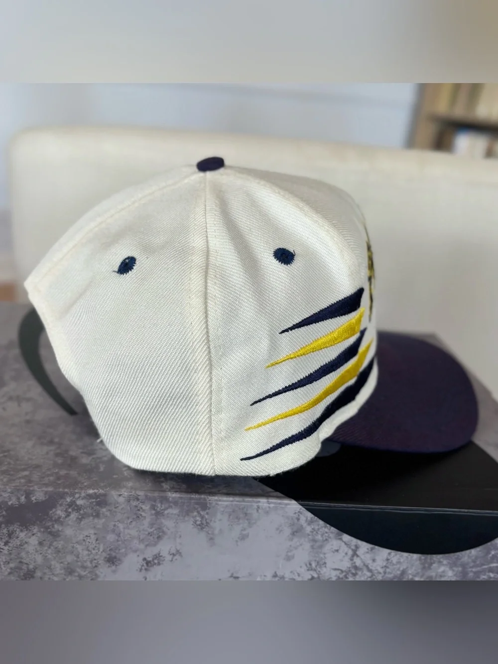Vintage Indiana Pacers Logo Athletic Diamond Collection Snapback Cap Cream Blue